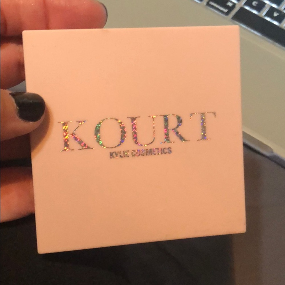 Kylie Cosmetics KourtxKylie Pink palette